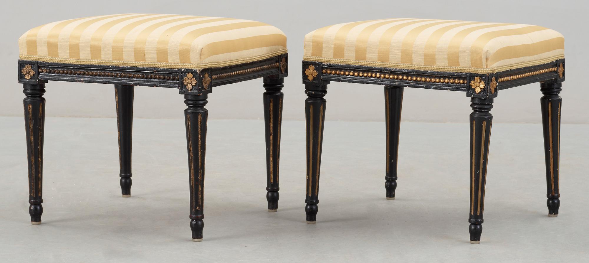 TABURETTER, ett par, av Melchior Lundberg (mästare i Stockholm 1775-1812). Gustavianska.