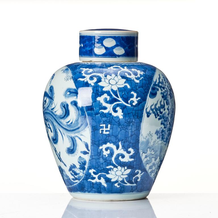 A blue and white Transitional jar, 17th Century.