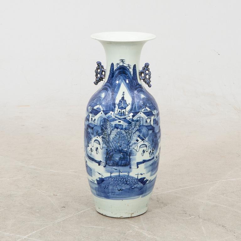 Floor vase China around 1900 porcelain.