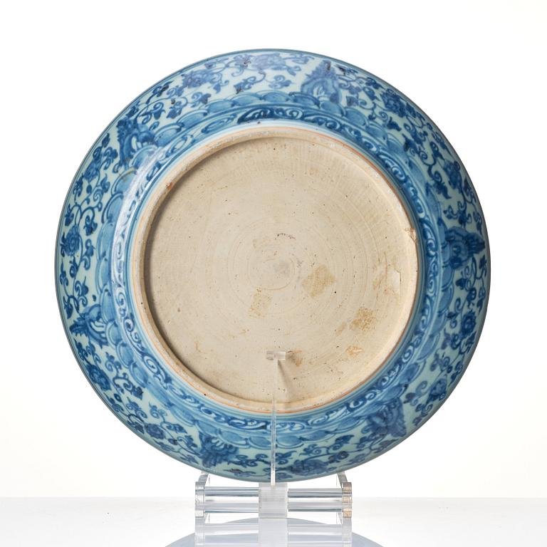 A large blue and white dish, Ming dynasty (1368-1644).