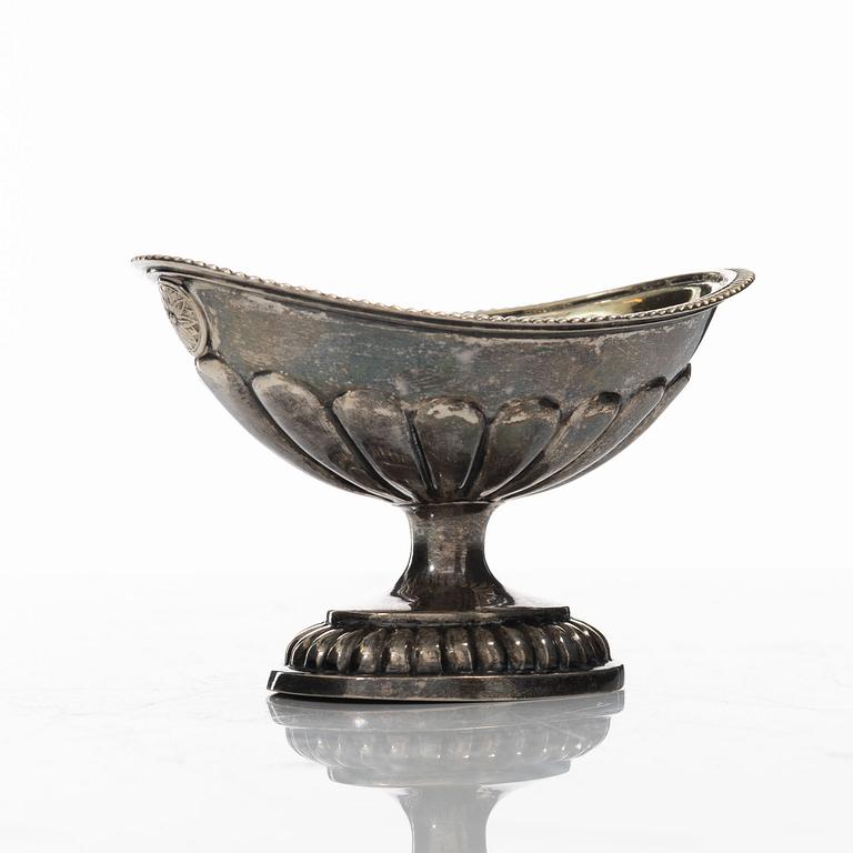 A parcel-gilt silver salt cellar, S:t Petersburg 1826.