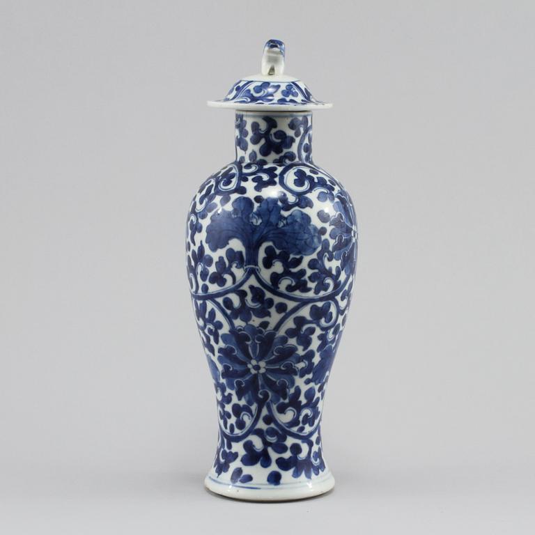 LOCKURNA, porslin, Kina, troligen 1800-tal.