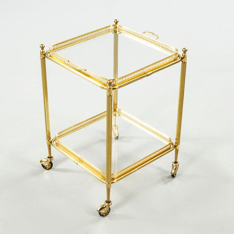 A serving trolley from the foruth quarter of the 20th century.