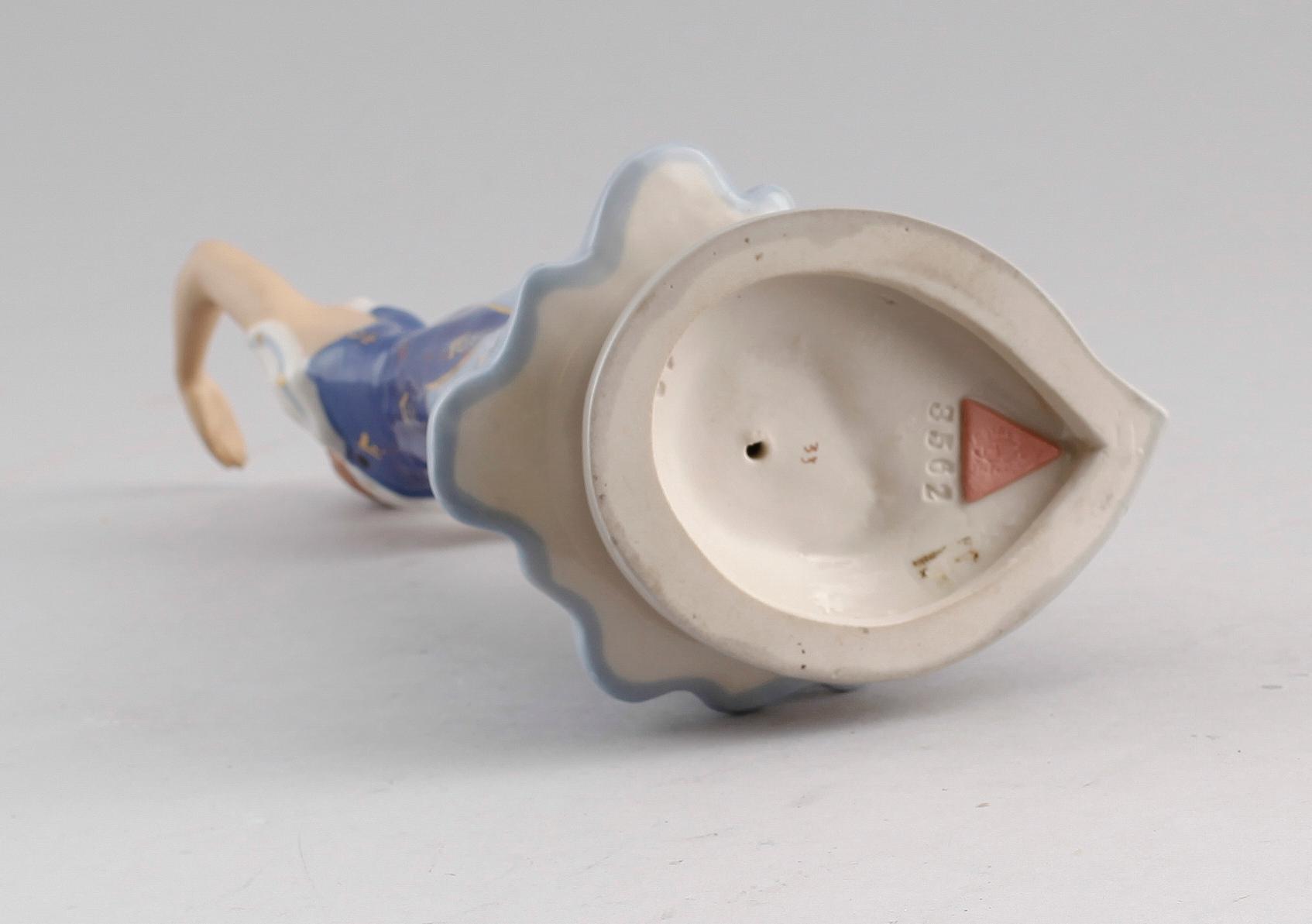FIGUR, porslin, Royal Dux, 1900-talets mitt.