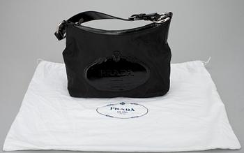 VÄSKA, Prada, i originaldustbag.