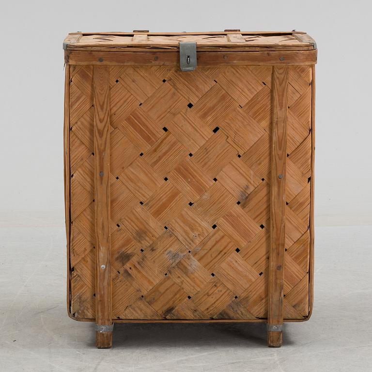 A wooden box, ca 1900.