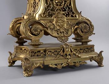 BORDSPENDYL, Louis XVI-stil. 1800-talets slut, Paris.