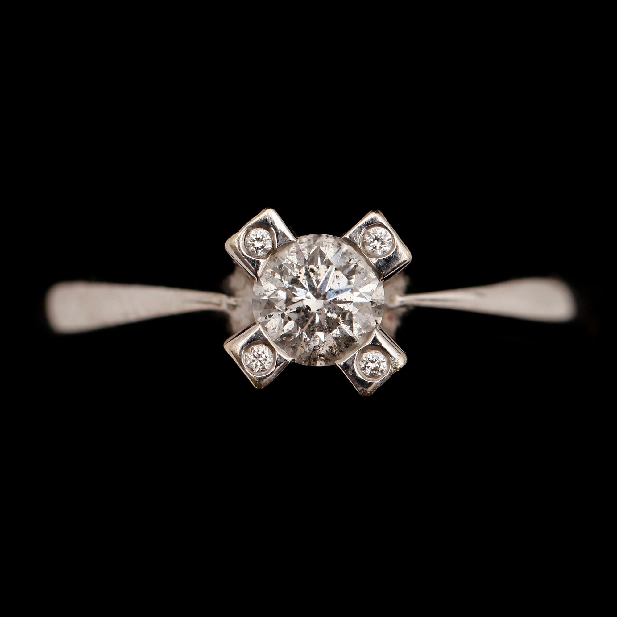 RING, 14 k vitguld, med solitär briljant 0.61 ct W/TC, VS2/S1-2.