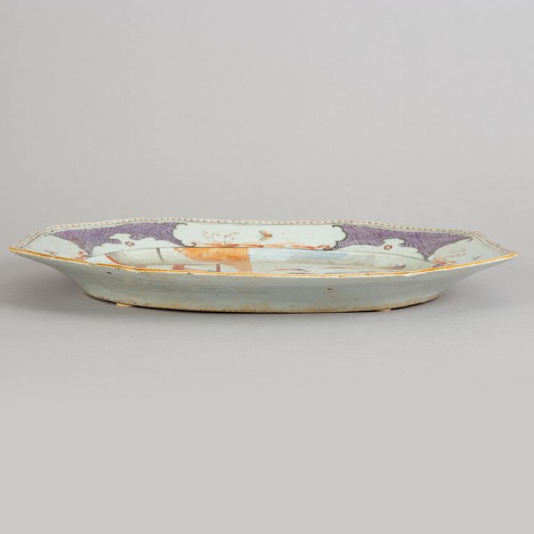 A large famille rose serving dish, Qing dynasty, Qianlong (1736-95).