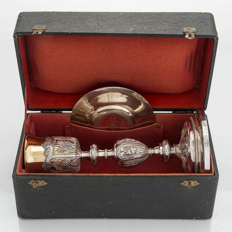 Nattvardskalk med paten, silver, Paris 1798-1809 och Frankrike 1800-tal. I schatull.