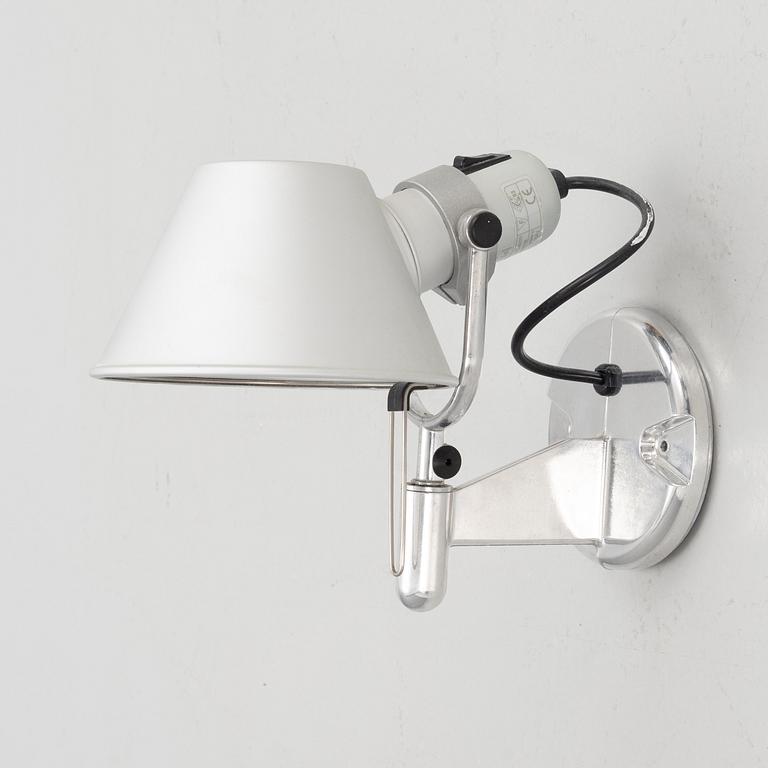 Michele De Lucchi & Giancarlo Fassina, vägglampor, fem st, "Tolomeo", Artemide, Italien.