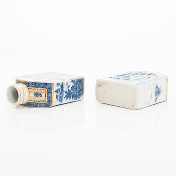 A set of two blue and white 'Chinese Export' tea caddies and four cups with saucers, Qing dynasty, 18th Century.