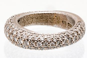Ole Lynggaard ring 18K vitguld med 159 briljanter 1,75 ct totalt TW VS, "Love Collection", original etui.