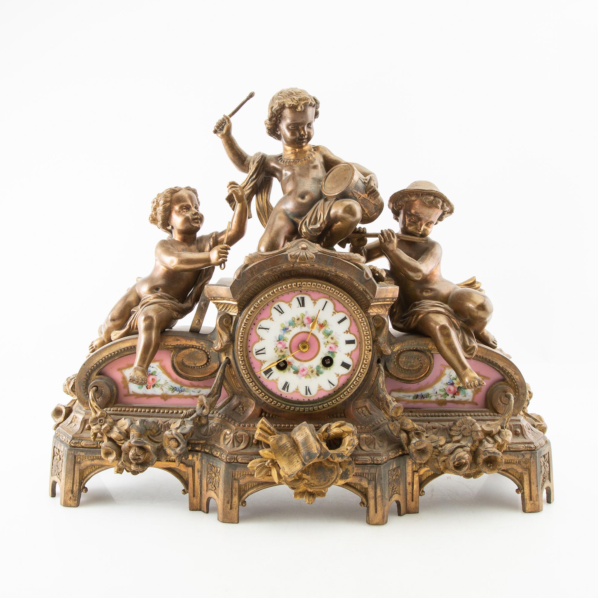 Table pendulum Louis XV style circa 1900.