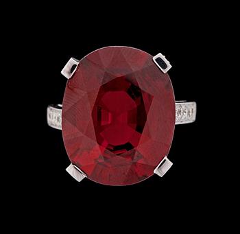 7. RING, oval faceted spessartite garnet, 18.90 cts, and brilliant cut diamonds, tot. 0.77 cts.