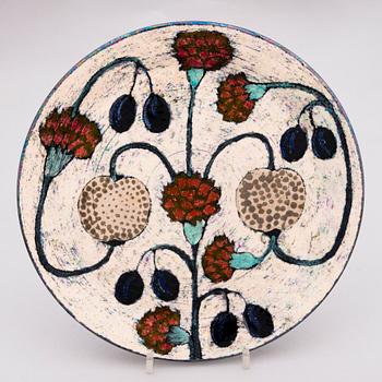 BIRGER KAIPIAINEN, a decorative plate signed Kaipiainen Arabia.