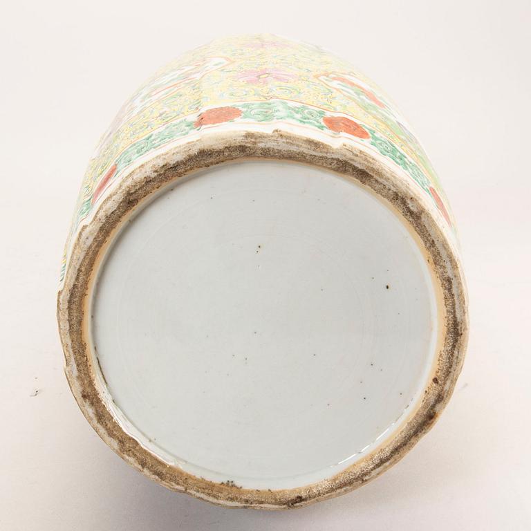 Vas, porslin. Sen Qingdynasti, sekelskifte 1900.