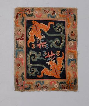 SADELTÄCKE, Tibet/Kina ca 1900. Ca 75x56 cm.