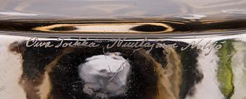 A bottle signed Oiva Toikka, Nuutajärvi Notsjö.