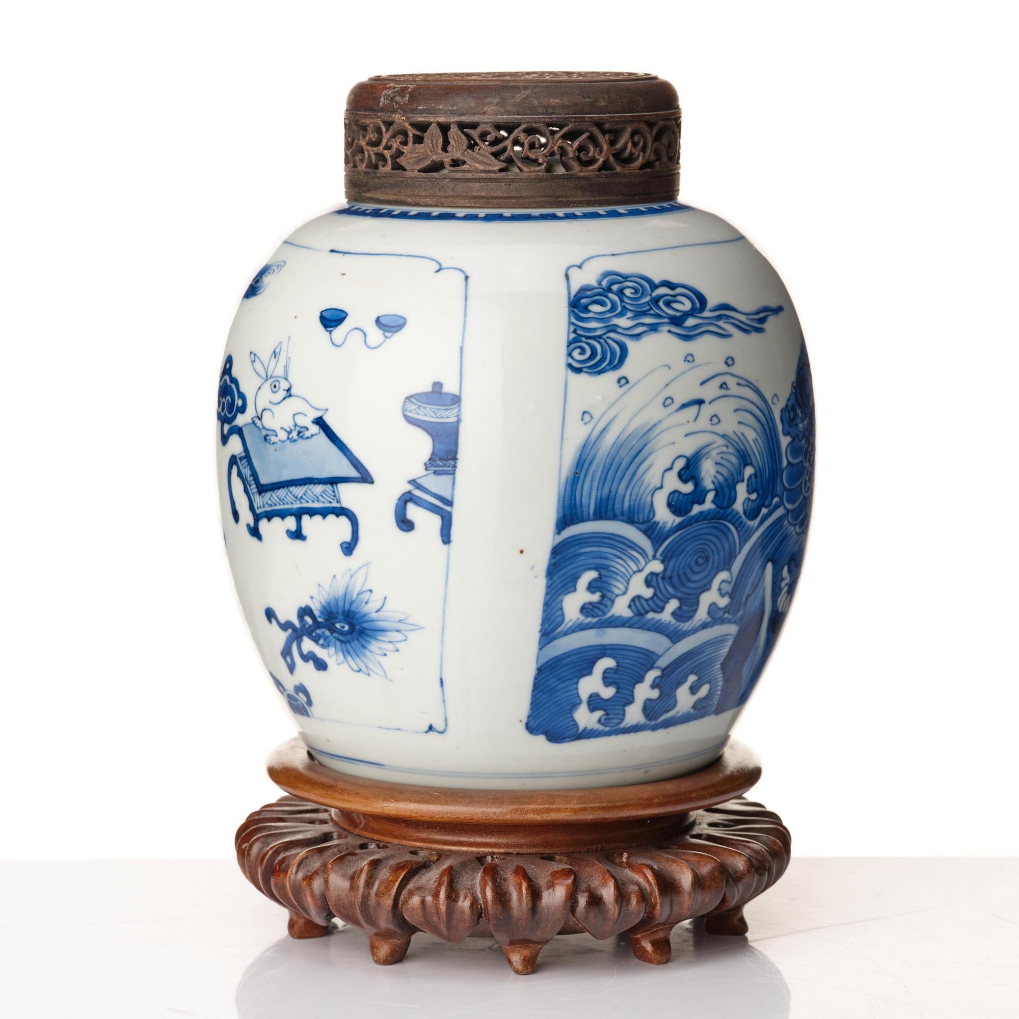 A blue and white jar, Qing dynasty, Kangxi (1662-1722).