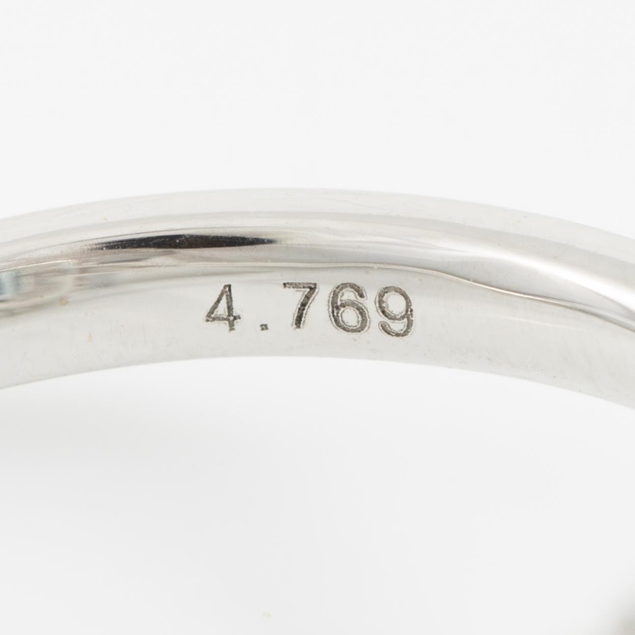 Ring, cocktail ring, 18K white gold set with aquamarine and brilliant-, carré- and baguette-cut diamonds.