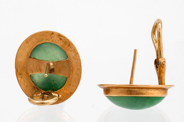 Örhängen 18K guld med jadeite, höjd ca 2 cm stift och clips.