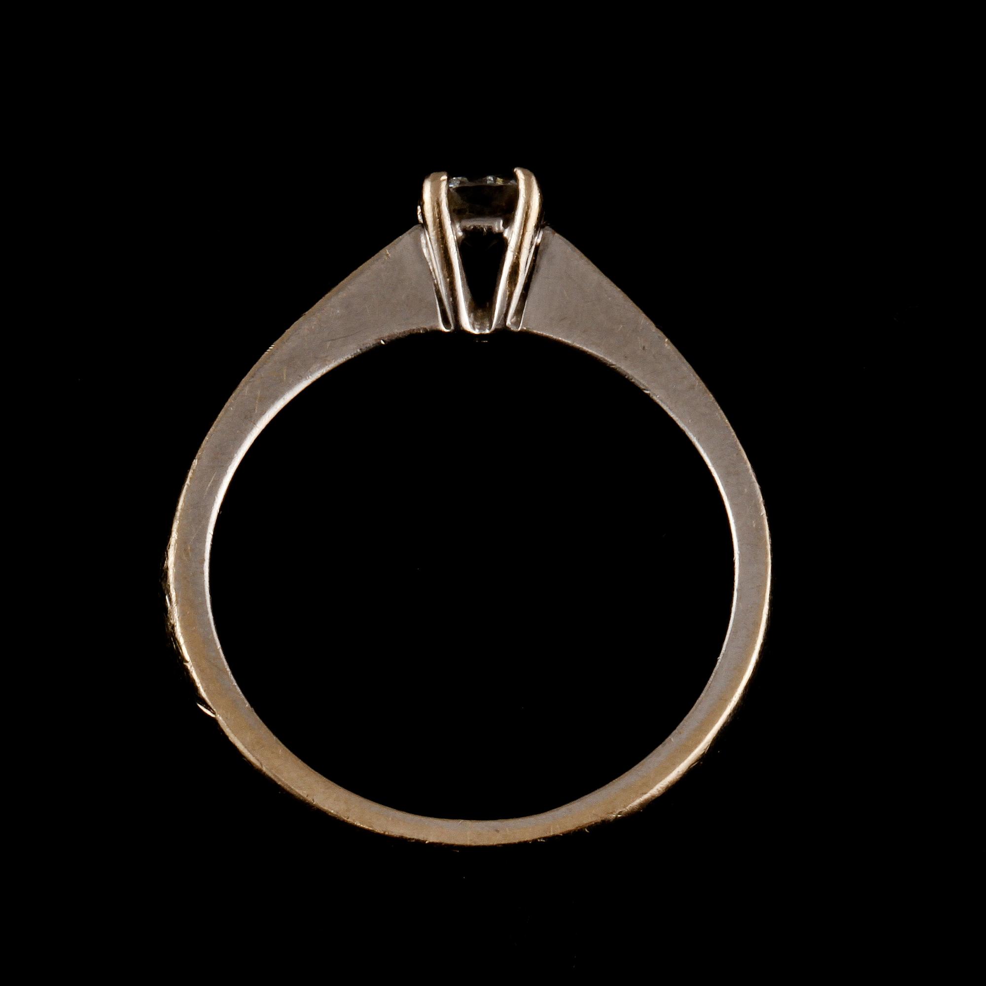RING, 18k vitguld med briljantslipad diamant, ca 0,25 ct, utländska stämplar. Vikt 5 g.