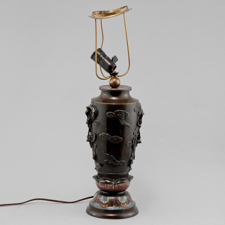 BORDSLAMPA, orientalisk, 1900-tal.