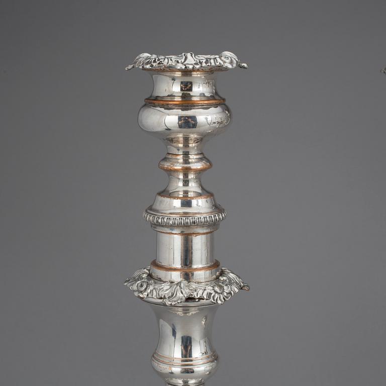 KANDELABRAR, 2 st, pläter, England, 1800-talets första kvartal.