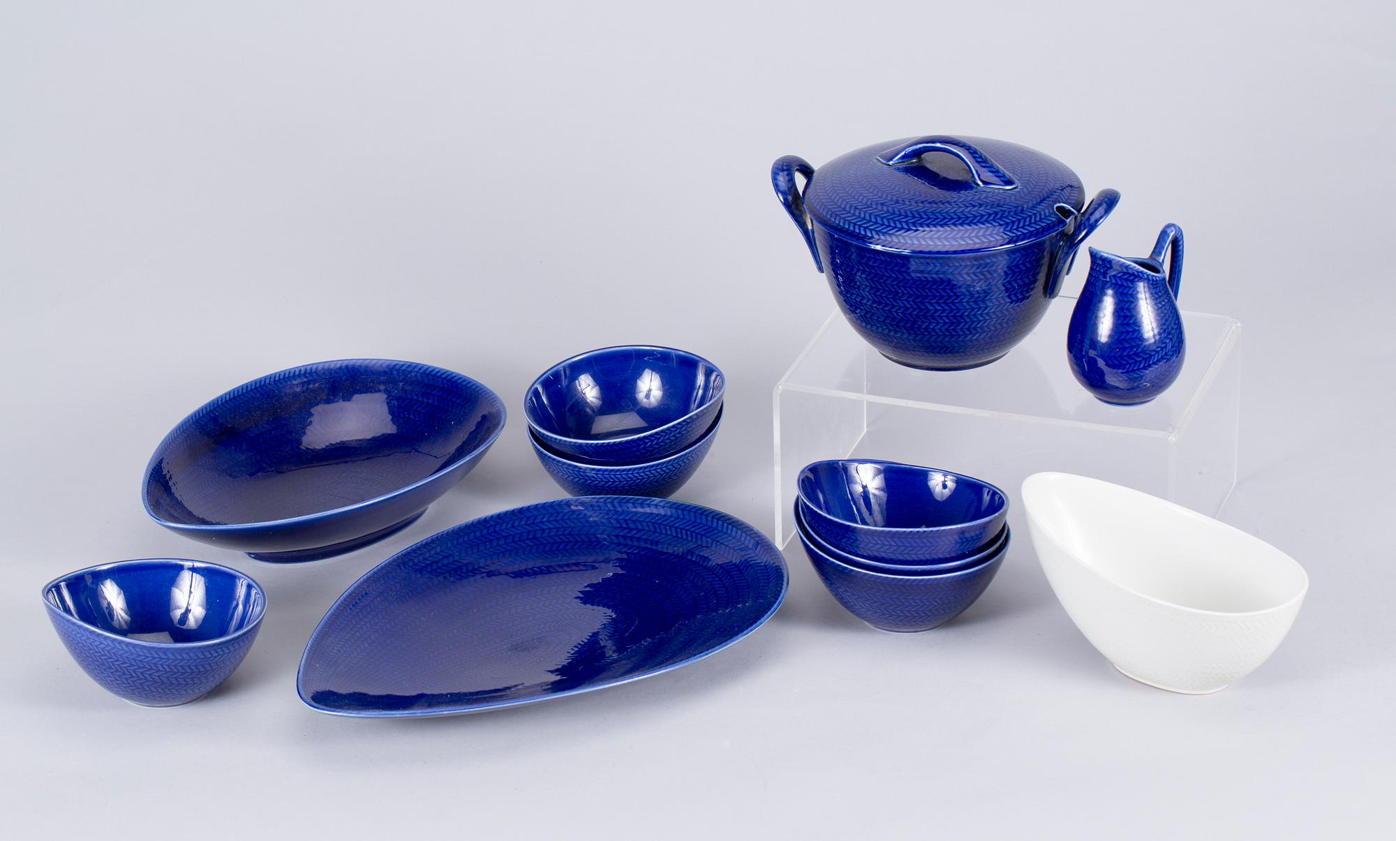 SERVISDELAR, 11 delar, flintgods, "Blå Eld", Hertha Bengtsson, Rörstrand, 1965-66.