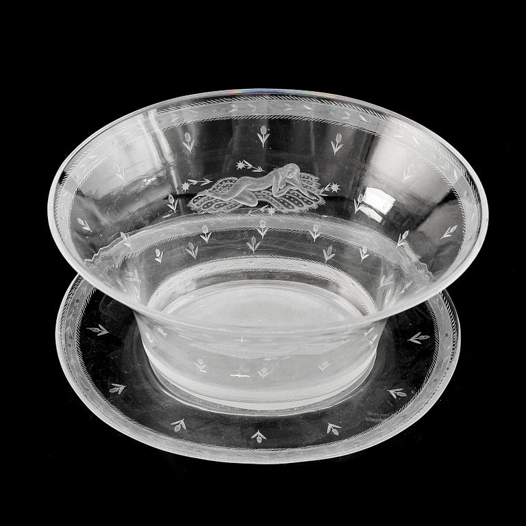 Edward Hald, An engraved Orrefors glass bowl with stand, first half of 20th Century.