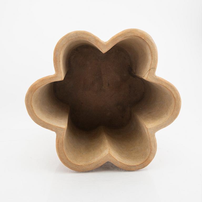 Signe Persson-Melin, a stoneware flower pot/urn.