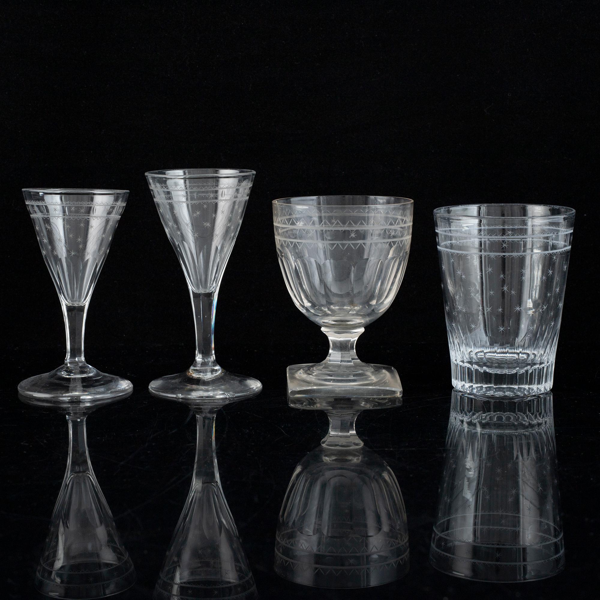 A part glass service, 20th century (25 pieces).
