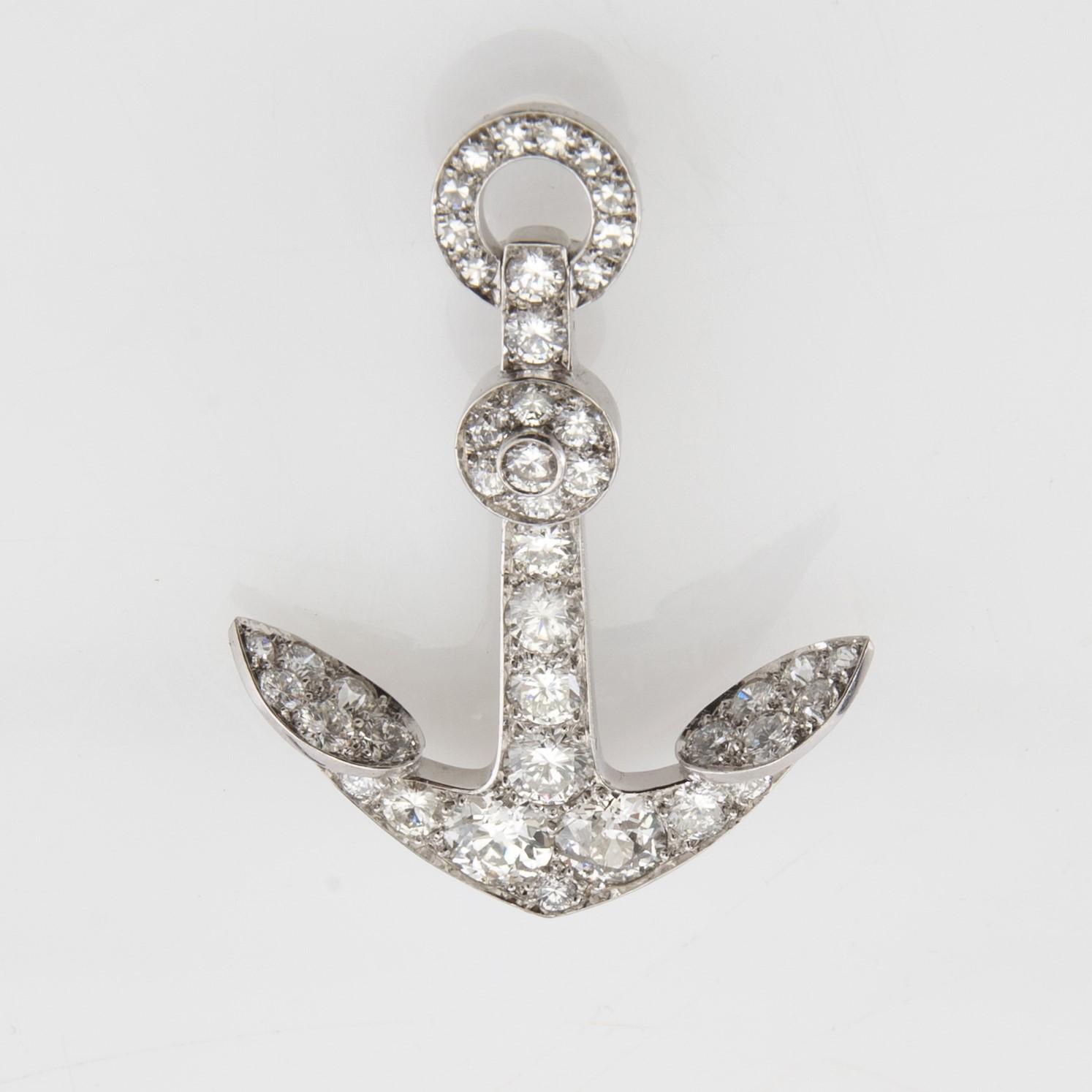 Brosch i form av ett ankare av 18K vitguld med diamanter.