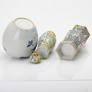 Lot of porcelain, 3 pieces, China, 20th century.
