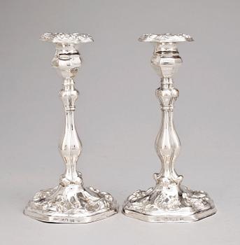 LJUSSTAKAR, ett par, silver, Carl Julius Åkerman, Mariestad, 1857.