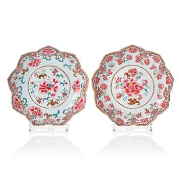 930. A pair of famille rose dishes, Qing dynasty, Qianlong (1736-95).