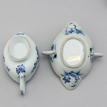 Five Chinese porcelain pieces, Qing Dynasty, Qianlong (1736-1795).