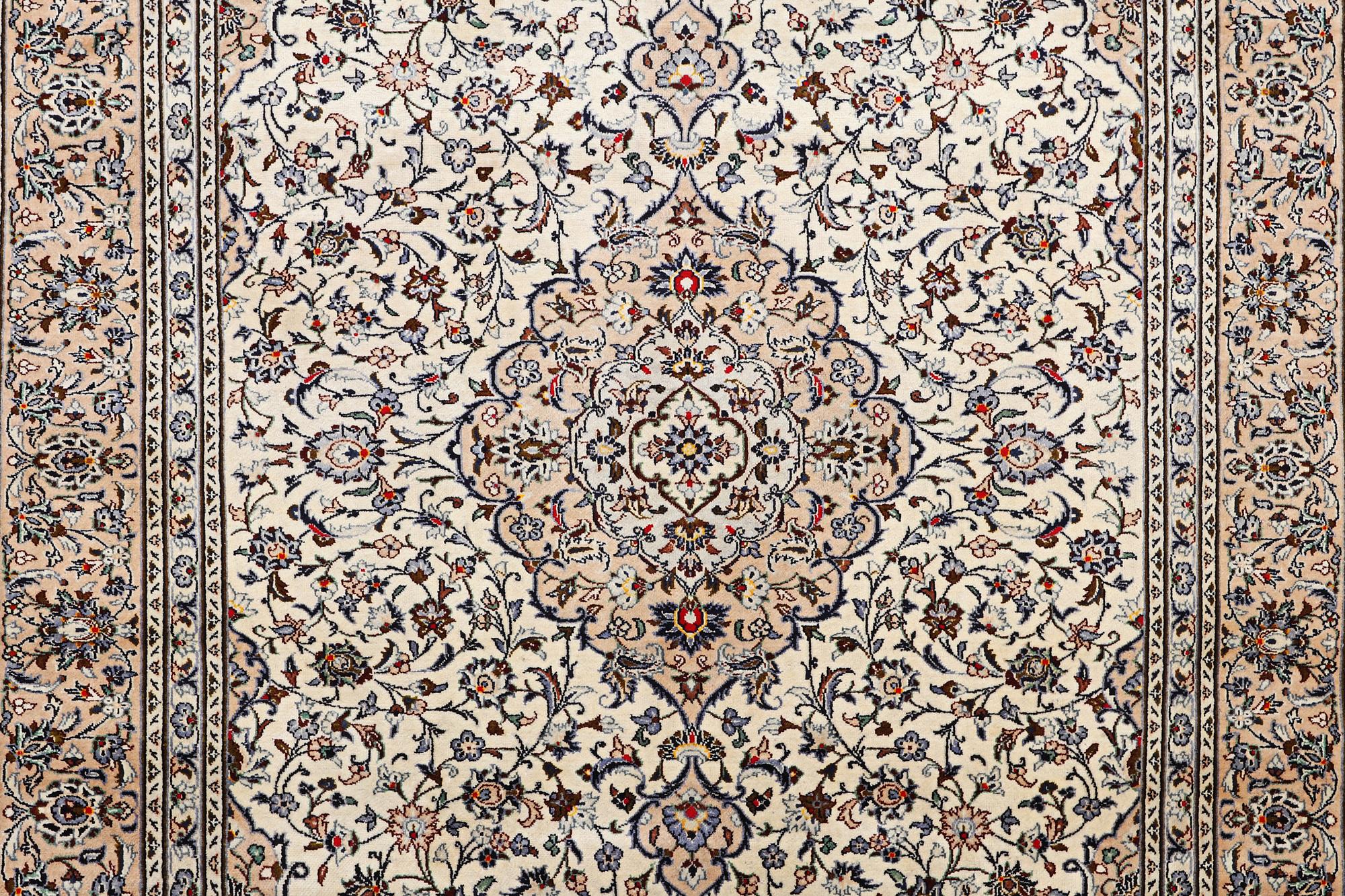 A carpet, Kashan, ca 353 x 243 cm.