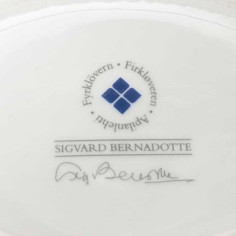Sigvard Bernadotte, A 314 piece dinner and coffee service, “Marianne Royal Blue”, Christineholm/Fyrklövern, 2000.