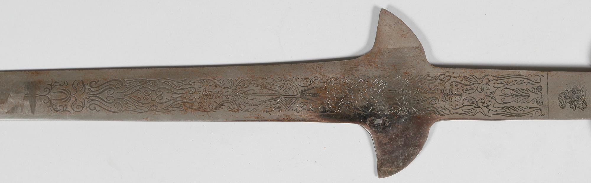 SVÄRD, fäste av mässing, stålblad, 1900-tal.