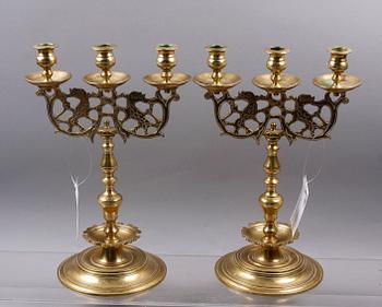 KANDELABRAR, ett par, mässing, barockstil, 1800-tal.