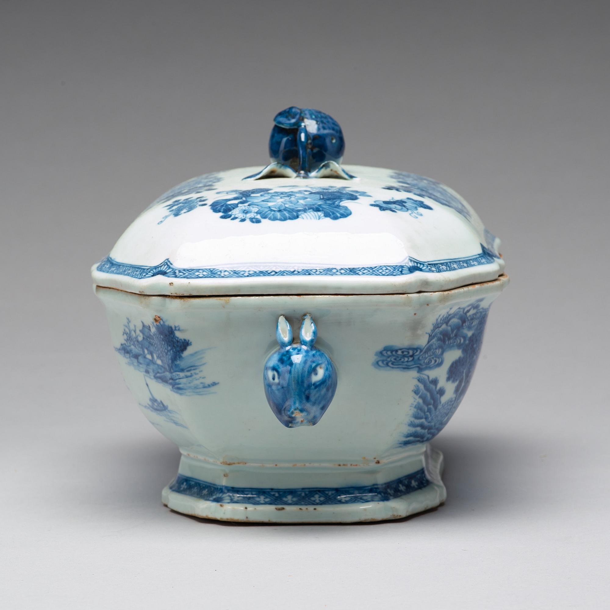 A blue and white tureen with cover, Qing dynasty, Qianlong (1736-95).