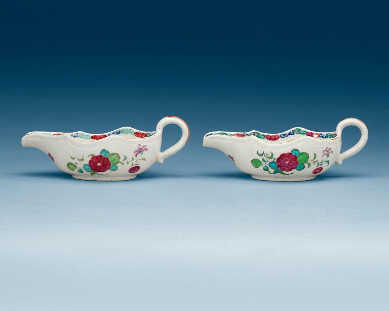 A pair of famille rose sauce boats, Qing dynasty, Qianlong (1736-95).