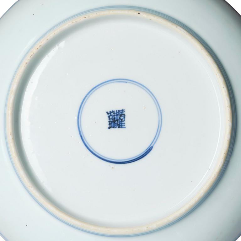 A blue and white dish, Qing dynasty, Kangxi (1662-1722).