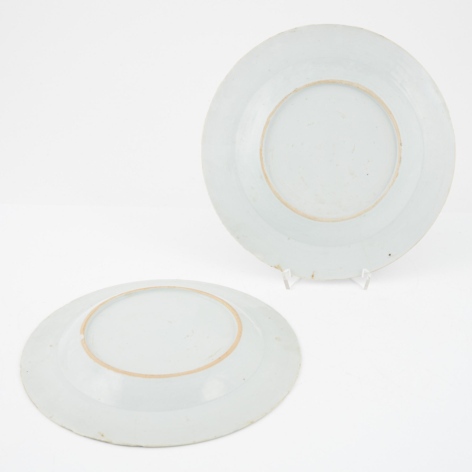 A set of four Chinese Export dinner plates (2+2), Qing dynasty, Qianlong (1736-95).