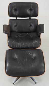 A Charles & Ray Eames "Lounge Chair and ottoman", Herman Miller, USA.