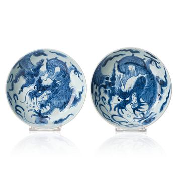 A pair of blue and white dishes, Qing dynasty, 18th Century.