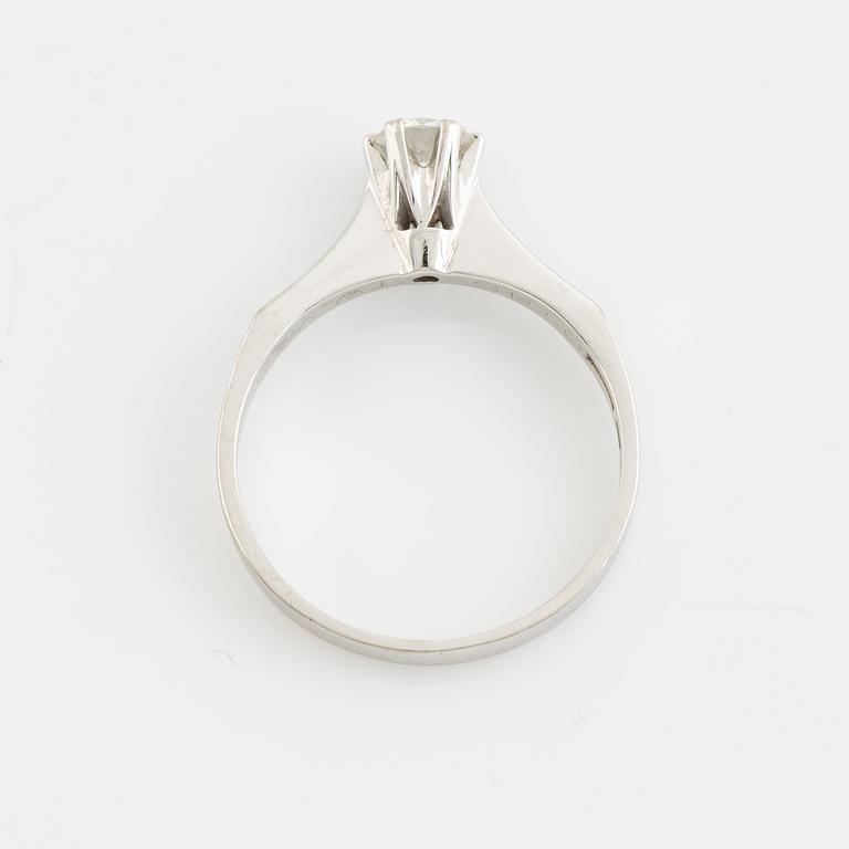 Ring, 18K vitguld med briljantslipad diamant, 0,45 ct.