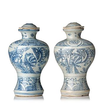 817. A pair of blue and white Meiping vases, late Ming dynasty (1368-1644).